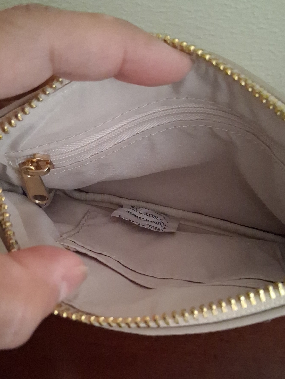 Kendra Scott. LIGHT Taupe Wristlet - Picture 5 of 6